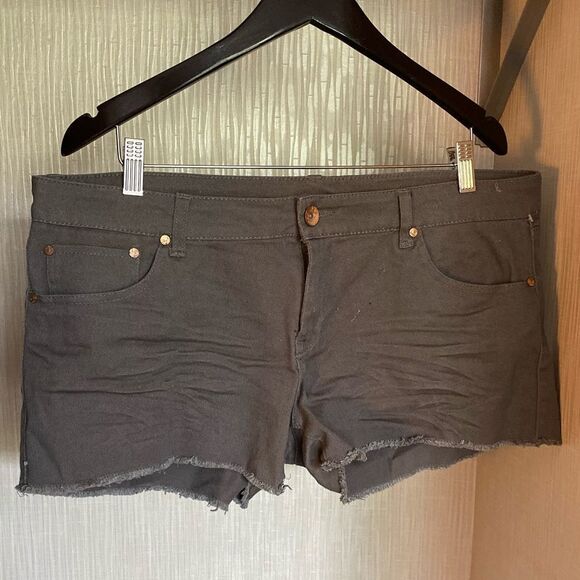 Refuge Cut-Off Denim Shorts Gray - Picture 6 of 7